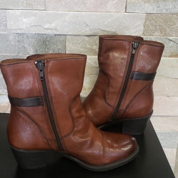 Clarks Women's Maymie Skye Boot (H108-17) - Picture 4 of 9